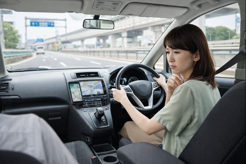 高速や混雑が不安でも落ち着いて出発準備を整えるイメージ