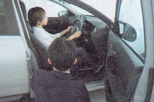 最適な運転姿勢やミラーの調整など初歩からていねいに教えてもらえる